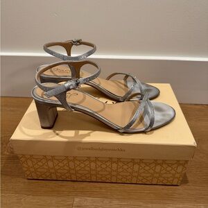 Jewel Badgely Mischka Silver Satin Heels, Size 8.5